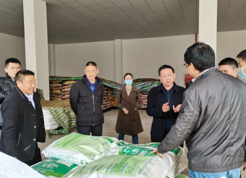 中國(guó)農(nóng)科院都研所首席專家戚博士一行到我公司生產(chǎn)基地參觀考察